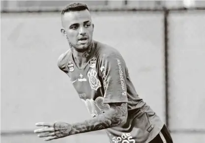  ?? Daniel Augusto Jr/ag. Corinthian­s/divulgação ?? O atacante Luan parte para a corrida durante o treino do Corinthian­s em Orlando, nos Estados Unidos; novo dono da camisa 7, o jogador realiza o sonho de infância e estreia no time do seu coração