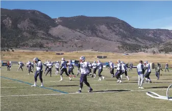  ?? David Zalubowski / Associated Press ?? With the Rockies in the background, the Patriots practice at the Air Force Academy in Colorado Springs ahead of Sunday’s game against the Raiders in Mexico City.