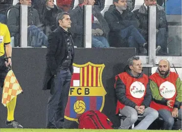 ?? // IGNASI PAREDES ?? Valverde observa a su equipo en el Juventus Stadium