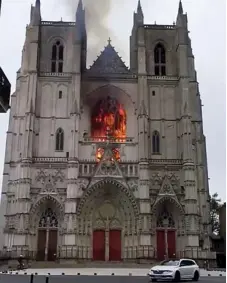  ?? Pictures: GETTY, REUTERS ?? Blazing...flames rip through historic cathedral in Nantes