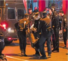  ?? AFP ?? Manifestan­tes y policías chocaron en Shanghái