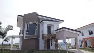  ??  ?? Suntrust Fountain Grove is a 24.52-hectare upscale developmen­t that introduces a lifestyle of luxury and ease in Bacolod City.