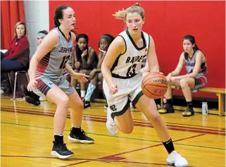  ??  ?? Jean Vanier’s Isabelle Sinclair, left, is among the players the Lynx will be counting on.