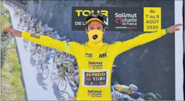  ??  ?? Primoz Roglic celebra su victoria y liderato en la segunda etapa del Tour de l’Ain..