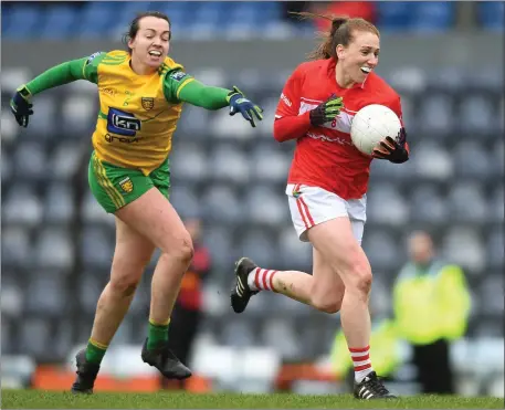  ??  ?? Cork’s Ashling Hutchings in action against Nicole McLaughlin of Donegal during their NFL Division 1 Round 5 match at Páirc Uí Rinn. Photo by Sportsfile