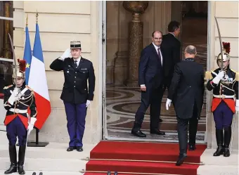  ??  ?? A Matignon, l’inconnu Jean Castex a succédé au populaire Edouard Philippe.