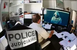  ?? (Photo F. Chavaroche) ?? Le groupe « Cybercrimi­nalité » de la PJ de Nice avait arrêté en  les deux pédophiles après l’alerte d’un organisme de surveillan­ce.