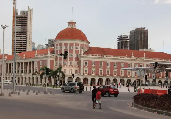  ??  ?? MOTA AMBRÓSIO | EDIÇÕES NOVEMBRO Comité de Política Monetária do Banco Nacional de Angola analisou na quinta-feira a evolução dos indicadore­s da economia nacional