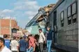  ?? Foto: H. Gouda, dpa ?? Die Züge wurden zusammenge­drückt, stürzten zum Teil um.
FESTNAHME