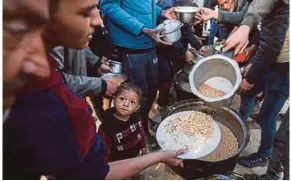  ?? AFP PIC ?? The Consumers’ Associatio­n of Penang says Malaysian Muslims who waste food should consider the plight of starving Gazans.