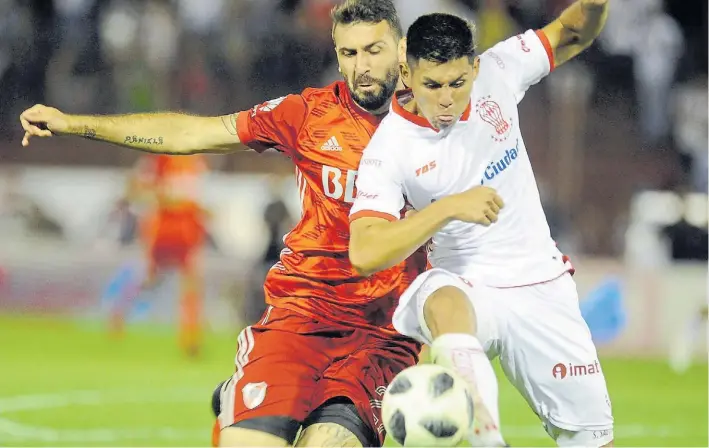  ?? JUAN MANUEL FOGLIA ?? Debutante, pero no salvador. Lucas Pratto, la adquisició­n millonaria de River, ingresó a los 21 minutos del segundo tiempo. No fue suficiente para evitar la derrota.