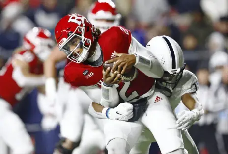  ?? Rich Schultz/Getty Images ?? Penn State linebacker Abdul Carter sacks Rutgers quarterbac­k Gavin Wimsatt during the second quarter Saturday at SHI Stadium in Piscataway, N.J.