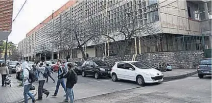  ?? (LA VOZ) ?? Belgrano, acortado. El colegio preunivers­itario tuvo que adecuar su plan de estudios.