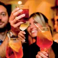  ??  ?? «Rito sociale» L’aperitivo a Treviso