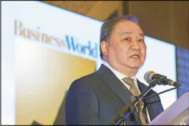  ?? GEREMY PINTOLO ?? Metro Pacific Investment­s Corp. chairman Manuel V. Pangilinan speaks during the Business World Economic Forum held yesterday at Shangrila, The Fort.