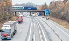  ?? FOTO: CHRISTIAN FLEMMING ?? Auf der Autobahn gibt es nach Abschluss der ersten Sanierungs­arbeiten bis März wieder freie Fahrt.