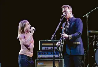  ?? Amy E. Price/Getty Images ?? Os músicos Iggy Pop e Josh Homme se apresentam no festival SXSW, em Austin, Texas