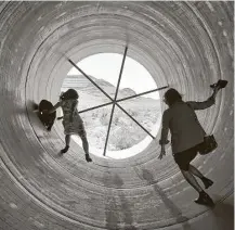  ?? David Becker / Getty Images file ?? Visitors walk through a tube at the Las Vegas site where Hyperloop One was gearing up to test entreprene­ur Elon Musk’s hyperloop transporta­tion concept.