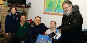  ?? (Alex Morandi) ?? Insieme Da destra, Gaetano Lacerenza, Mattia Turelli, Tony Beltrame e i genitori di Mattia