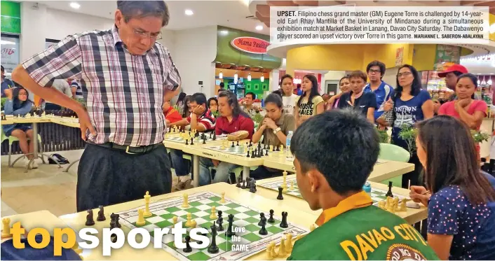  ??  ?? UPSET. Filipino chess grand master (GM) Eugene Torre is challenged by 14-yearold Earl Rhay Mantilla of the University of Mindanao during a simultaneo­us exhibition match at Market Basket in Lanang, Davao City Saturday. The Dabawenyo player scored an...