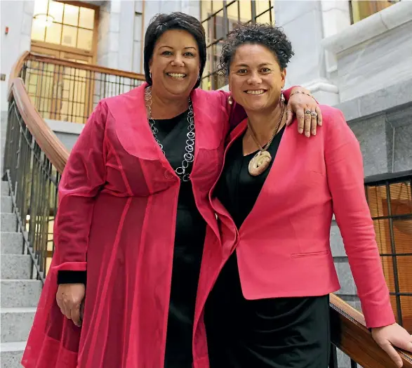  ?? SUPPLIED ?? National Minister Paula Bennett and Labour MP Louisa Wall are contributi­ng to a fund for Taupo Nui-aTia students.