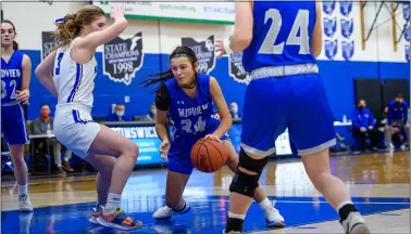  ?? AIMEE BIELOZER — FOR THE MORNING JOURNAL ?? A Midview player drives through a Brunswick player Feb. 13.