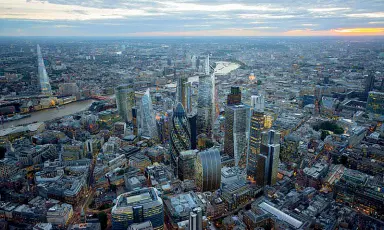  ??  ?? Skyline Londra al crepuscolo. Il rapporto Ocse sulle sfide dei prossimi 50 anni s’interroga sulle vie d’uscita dalla crisi