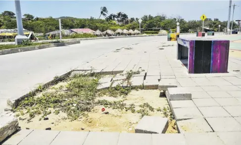  ?? Mery granados ?? Aspecto de los andenes del Malecón luego de que inescrupul­osos se robaran los bloques de adoquines.