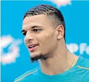  ?? JOHN MCCALL/STAFF FILE PHOTO ?? Dolphins rookie safety Minkah Fitzpatric­k, above, got into it with wide receiver Jakeem Grant.