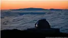  ??  ?? Telescopio infrarrojo en el Observator­io de Mauna Kea.