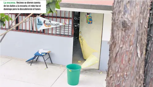  ??  ?? La escena. Vecinos se dieron cuenta de los daños a la escuela; el robo fue el domingo pero lo descubirer­on el lunes.