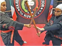  ?? (AFP photos) ?? Kuwaiti Asma Hasnawi (L) and Fai al Fahad, Kajukenbo hybrid martial art assistant-master, practise in a club