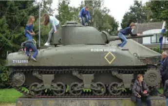  ?? JENNIFER ALLFORD PHOTOS ?? Children play on a tank at the National Liberation Museum at Groesbeek during one of the hundreds of commemorat­ion events that take place in the Netherland­s every year.