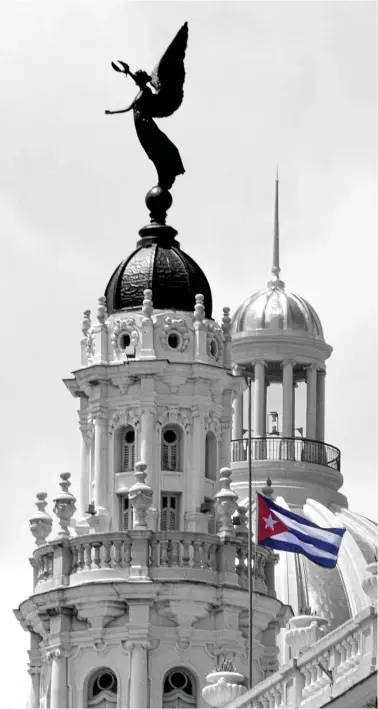  ??  ?? Tanto lo amó Cuba a Leal, que el Presidente de la República decretó duelo oficial, desde las 00:00 horas hasta las 12:00 de la noche del 1ro. de agosto de 2020, día doloroso en que el estandarte nacional se izó a media asta