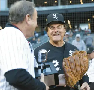  ?? TRIBUNE CHRIS SWEDA/CHICAGO ?? White Sox manager Tony La Russa has a laugh with Steve Stone as Stone is honored for his 40th anniversar­y in broadcasti­ng prior to Tuesday’s game against the Dodgers at Guaranteed Rate Field.