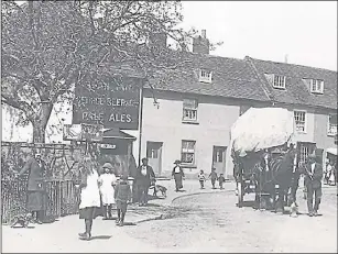  ?? Picture: Rory Kehoe/dover Kent Archives ?? The Swan Inn, Sturry, in 1900