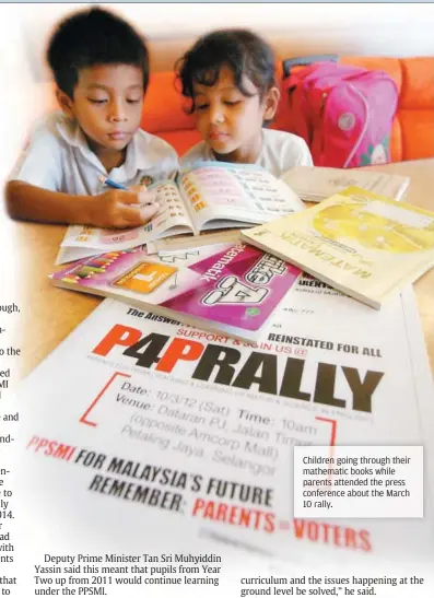  ??  ?? Children going through their mathematic books while parents attended the press conference about the March 10 rally.