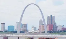  ??  ?? Höchstes Nationalmo­nument der USA: der Gateway Arch in St. Louis.