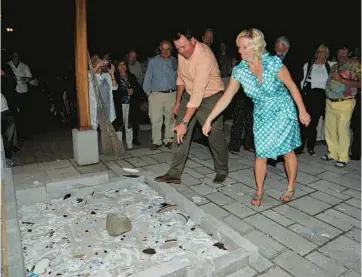  ?? SERGE GRENIER ?? Ingrid Busson-Hall and Scott Hall embrace the Polteraben­d tradition by shattering plates the evening before their wedding in Quebec, Canada. In Germany, smashing porcelain plates is a custom said to bring good fortune and harmony.