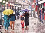  ?? PHOTO: PTI ?? Pedestrian­s in Srinagar on Friday. Till June 29, the monsoon was 21.6% less than last year