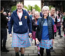  ??  ?? Sir Tom Hunter, joined by Judy Murray, on the 2019 Kiltwalk