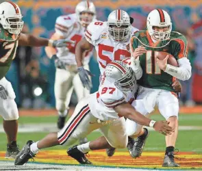  ?? JEFF HINCKLEY/COLUMBUS DISPATCH ?? Kenny Peterson was a fixture on the defensive line that helped bring down quarterbac­k Ken Dorsey and the Miami Hurricanes in the 2002 national championsh­ip.