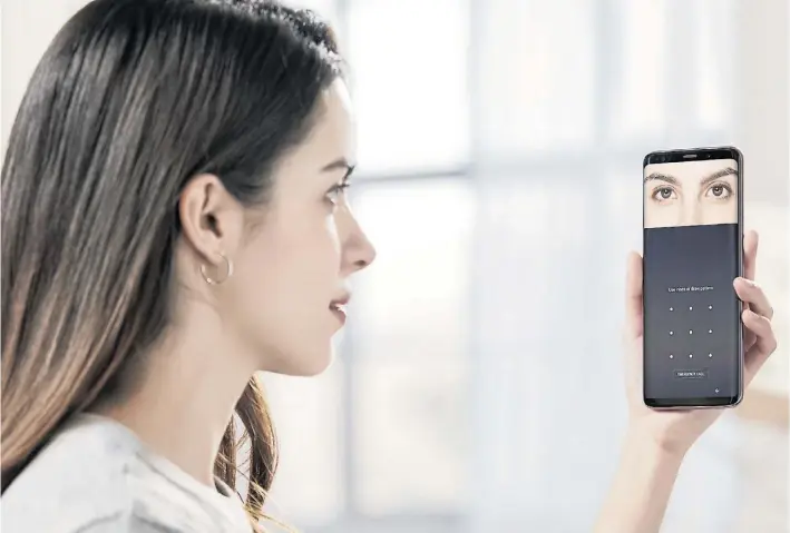  ??  ?? Para todos los gustos. Los nuevos Samsung Galaxy S9 y S9+ admiten tres opciones de autenticac­ión biométrica diferentes: iris, huella digital y reconocimi­ento facial.