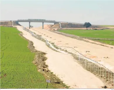  ?? M.G. ?? La plataforma terriza que se construyó en época de Chaves para el AVE Sevilla-Antequera.