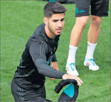  ??  ?? MOTIVADO. Asensio quiere brillar con el Madrid antes de marcharse con la Selección.