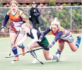  ?? ?? Drama as Hoërskool Pionier’s Daniélle Bosman and Grantleigh College’s Gemma Louw trip as Susan Gregory (left) keeps her eye on the ball Photo: Rogan Ward