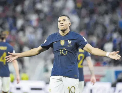  ?? AFP ?? Mbappé, autor de dos tantos, fue el gran protagonis­ta de la selección francesa |