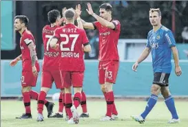  ?? FOTO: AP ?? Lucas Alario marcó el 0-2
El argentino (13) celebra el gol con sus compañeros