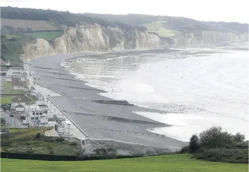  ?? — COURTESY OMAHA BEACH GOLF CLUB ?? The beaches of Dieppe, where nearly 1,000 Canadians lost their lives in August 1942.