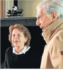  ?? ?? El escritor y su ex mujer, Patricia Llosa, en Lima el pasado octubre.